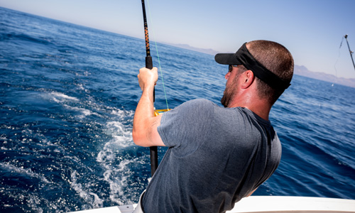 Même les pêcheurs expérimentés se réjouissent d'attraper du poisson frais! © istock.com