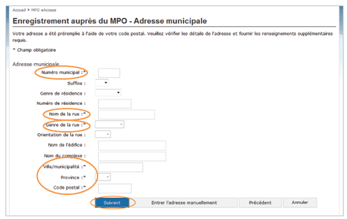 Cette image présente l’écran « Enregistrement auprès du MPO – Adresse municipale », dans lequel les champs « Numéro municipal », « Nom de la rue », « Genre de la rue », « Ville/municipalité », « Province », « Code postal » ainsi que le bouton « Suivant » sont encerclés en orange