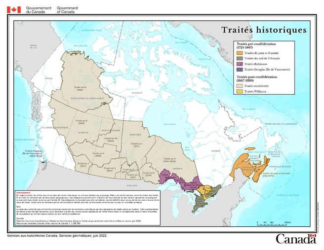 Carte du Canada intitulée "Traités historiques", montrant les régions couvertes par divers types de traités de 1725 à 1990, classés en traités pré- et post-confédération, avec une légende indiquant chaque type de traité.